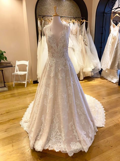 devany pronovias