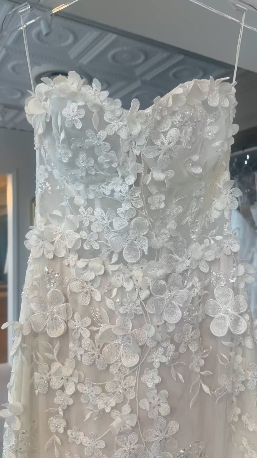 Galia Lahav, Carrie