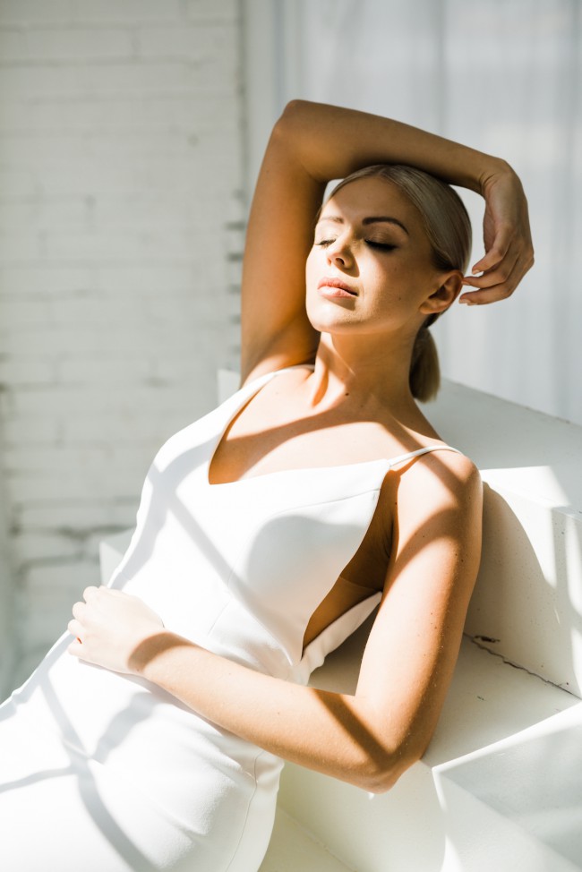 alyssa-kristin-emery-wedding-dress-save-48-stillwhite