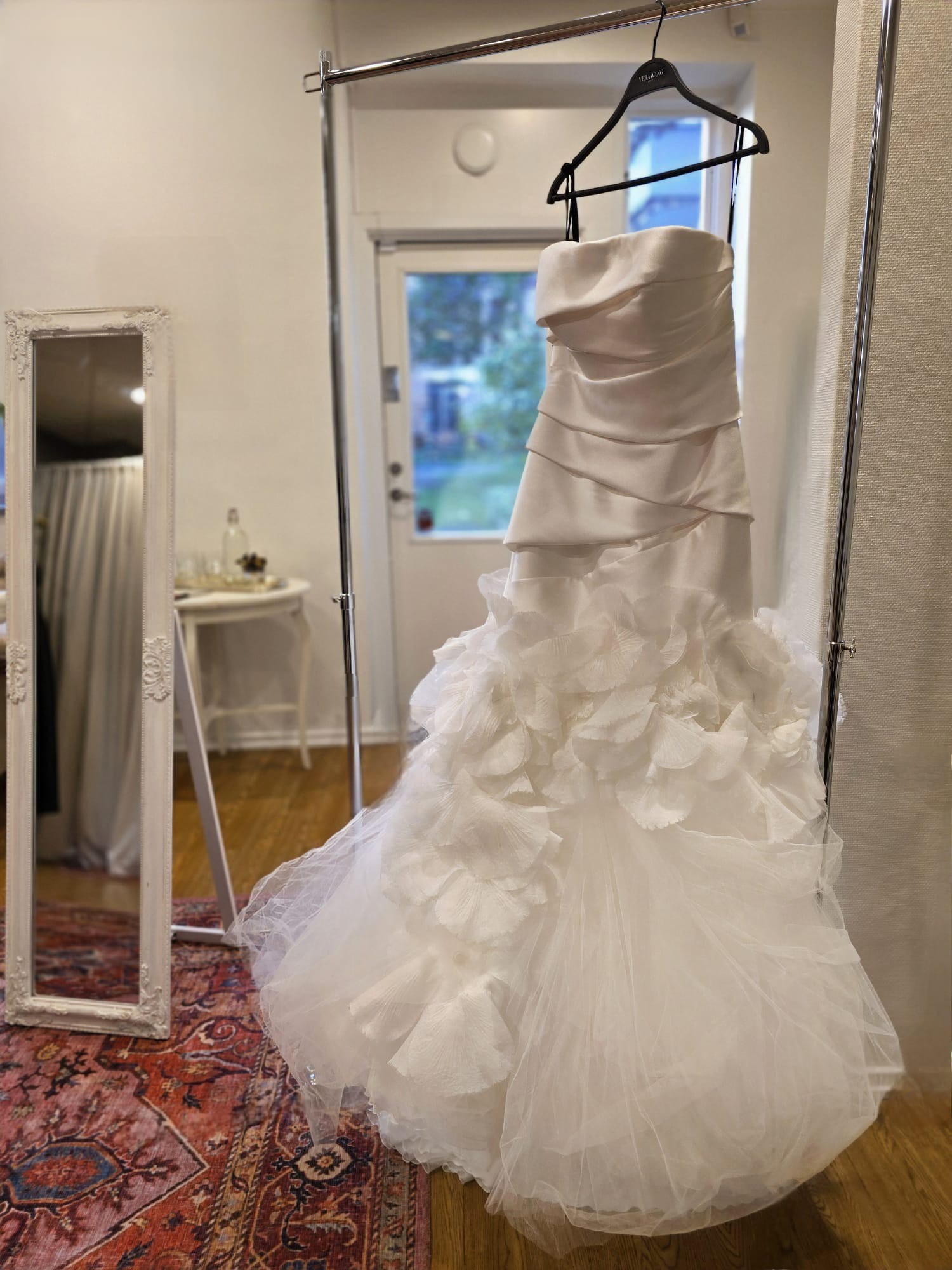 Vera Wang New Wedding Dress Save 10% - Stillwhite