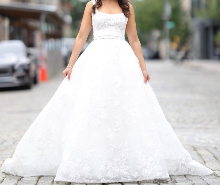 Monique Lhuillier Bridal - Find Monique Lhuillier Wedding Dresses near  Columbus, Chicago, Cincinnati - La Jeune Mariee