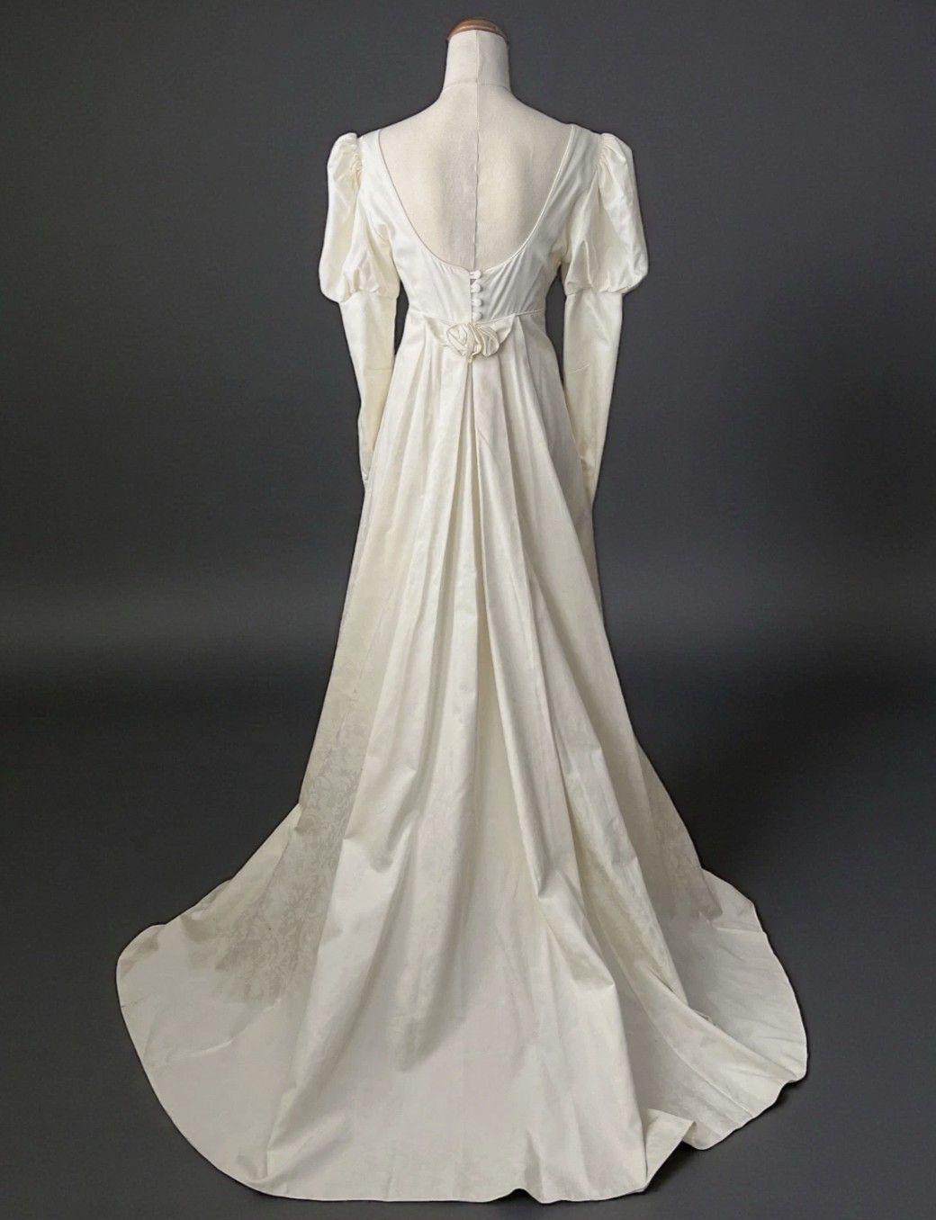 linen dress one shoulder RE:UNION RARE ONE SHOULDER SHIRRED BODICE MAXI DRESS – Boutique on Main  Street main image 1