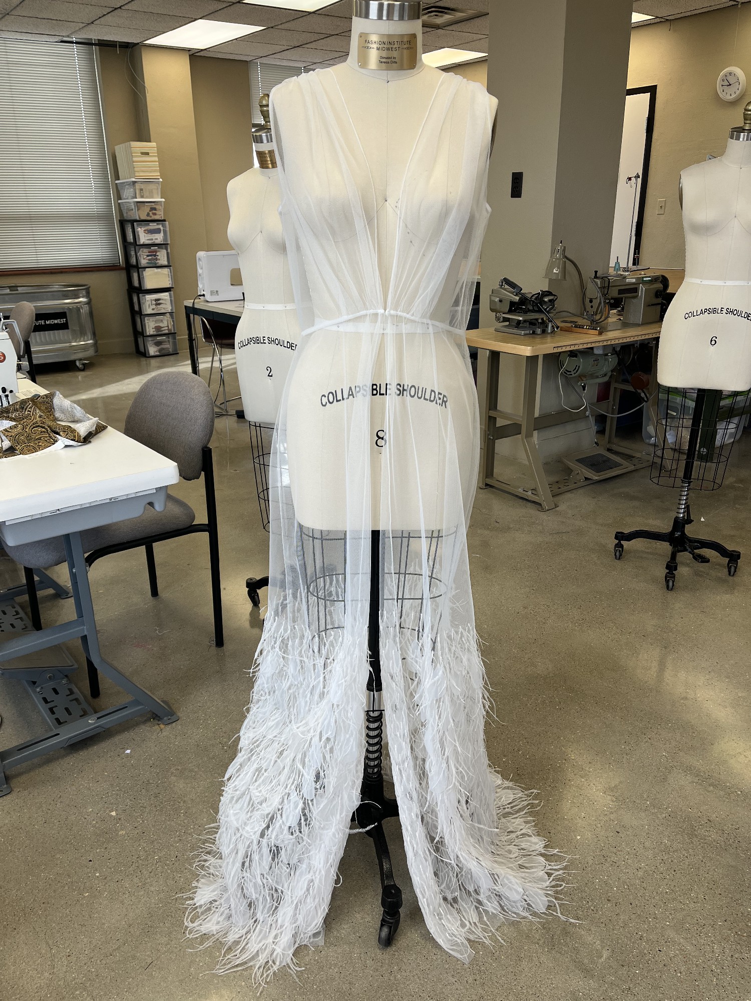 Charlie Brear, Marla Overlay Sample Wedding Dress Save 57% - Stillwhite