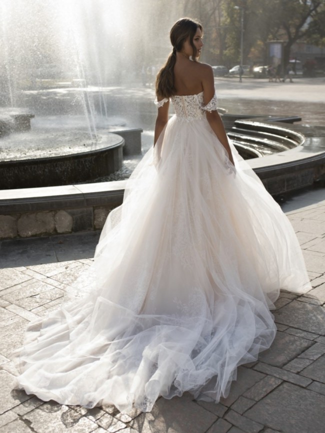 riki dalal sample sale
