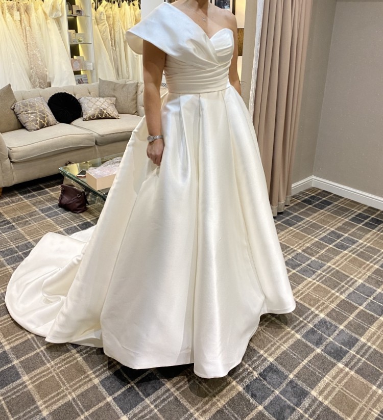 Pronovias Sedna New Wedding Dress Save 45% - Stillwhite