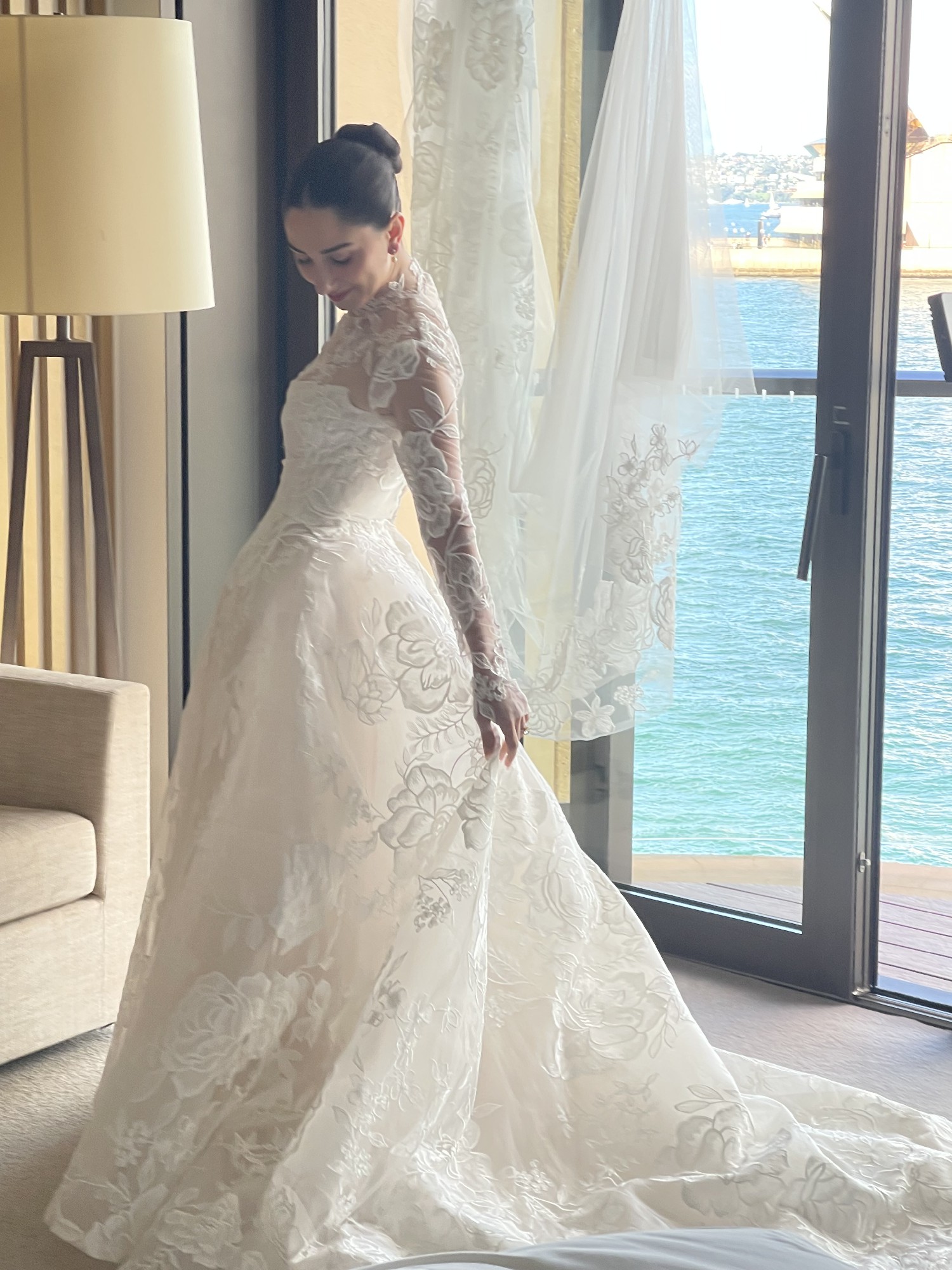 Monique Lhuillier, La Dolce Vita Strapless dress plus veil Wedding Dress Save 67% - Stillwhite Monique Lhuillier, La Dolce Vita Strapless dress plus veil Wedding Dress Save 67% - Stillwhite