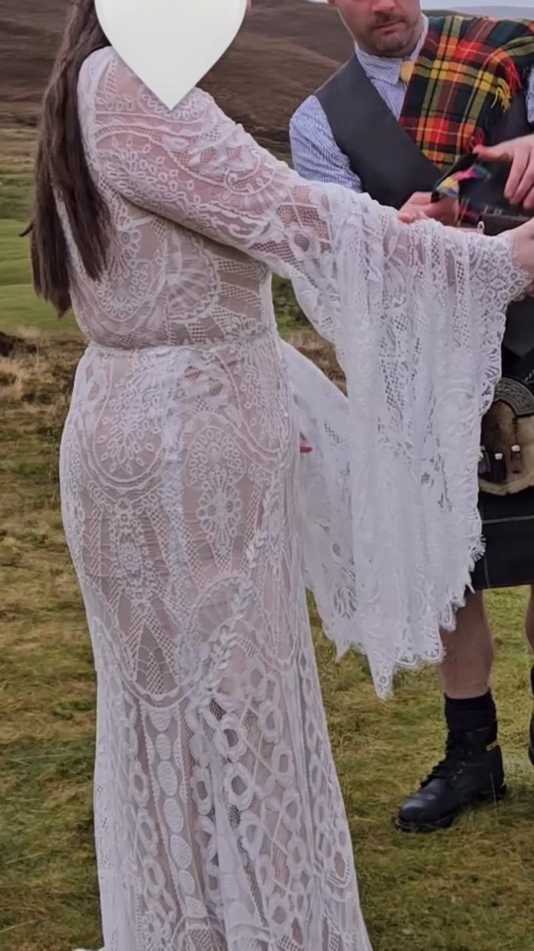 Flora & Lane, Raina