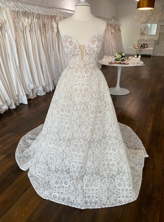 Badgley Mischka, Fergie Sample Wedding Dress Save 32% - Stillwhite