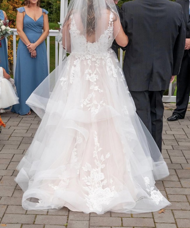 Essense of Australia D3088 Second Hand Wedding Dress Save 55% - Stillwhite