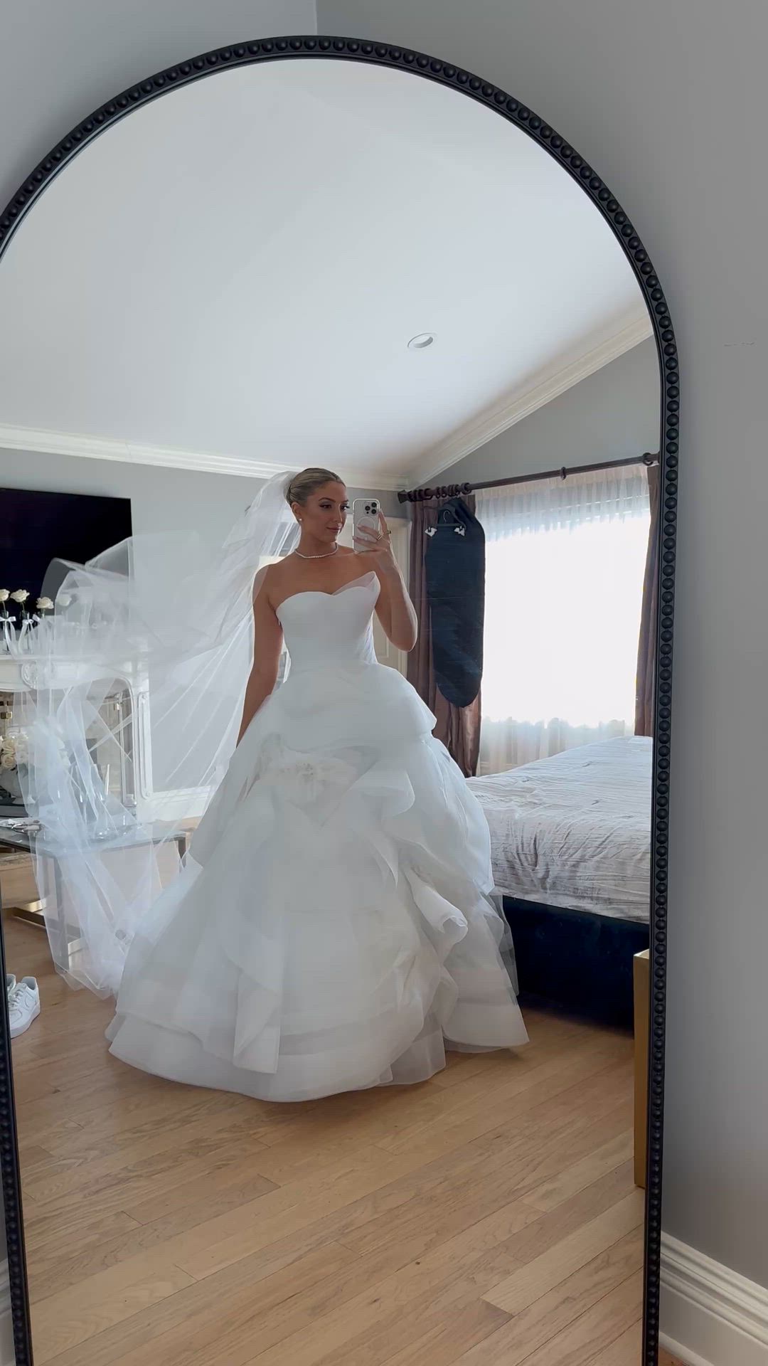 Vera Wang, Katherine-w/ extended train