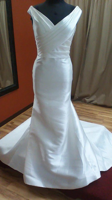 Pronovias Dysnomia New Wedding Dress Save 20% - Stillwhite