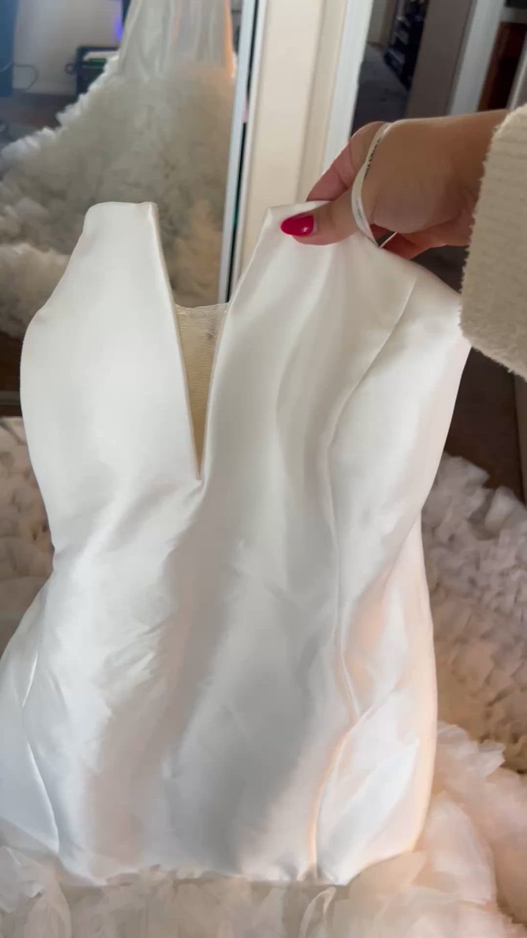 Sophia Tolli, Loren