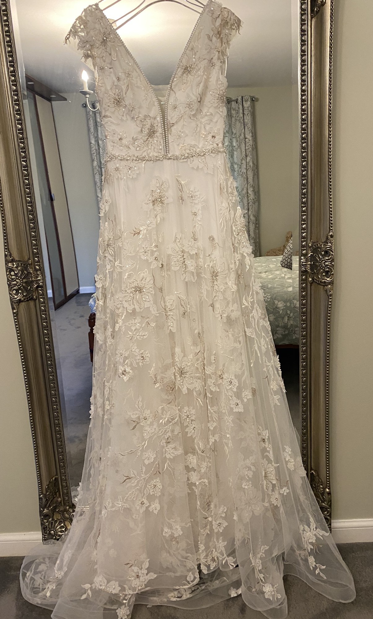 Savin London, Isabella New Wedding Dress Save 19% Stillwhite