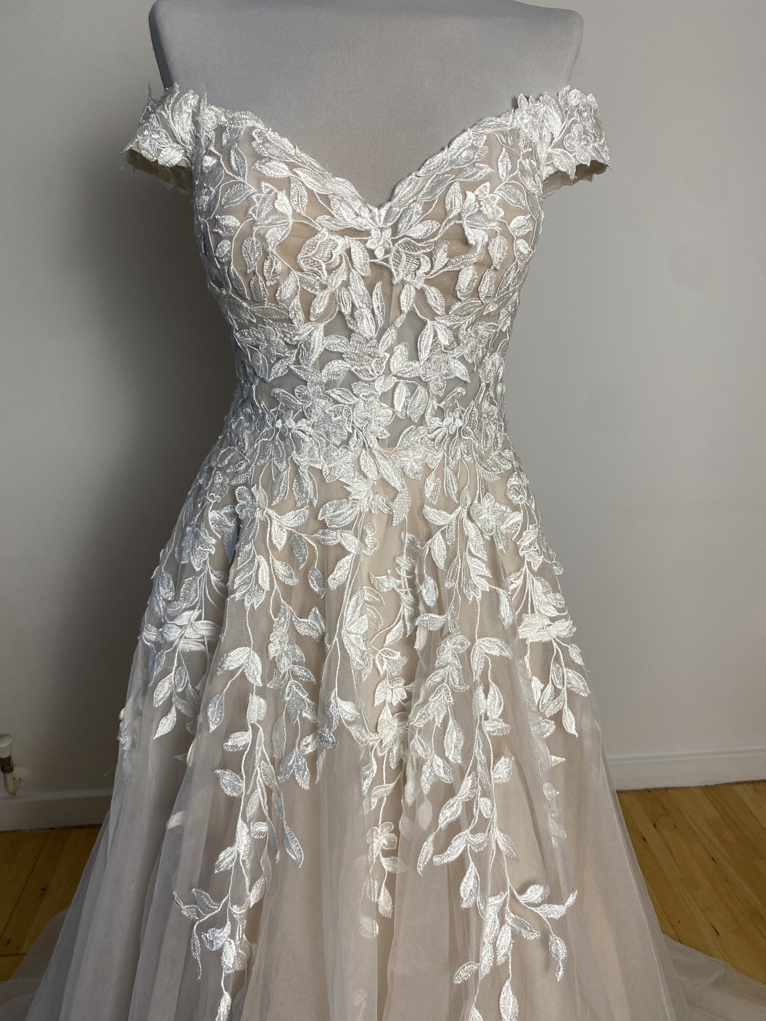 Stella York, 701222 New Wedding Dress Save 40% - Stillwhite