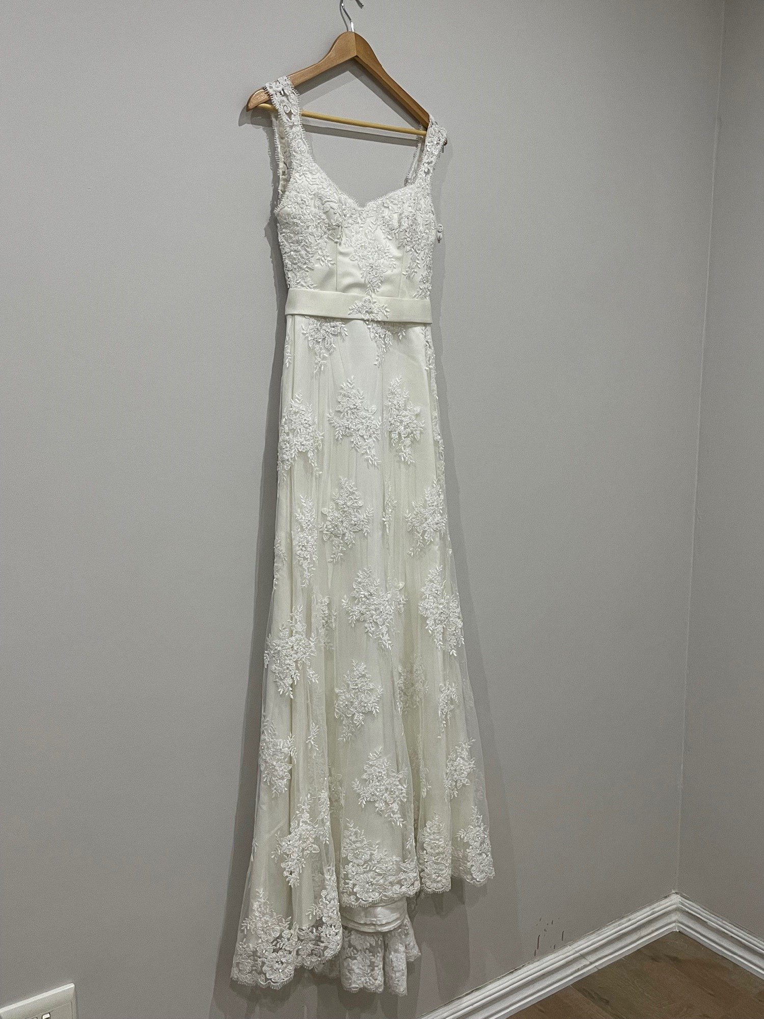 Viki West Preowned Wedding Dress Save 65% - Stillwhite