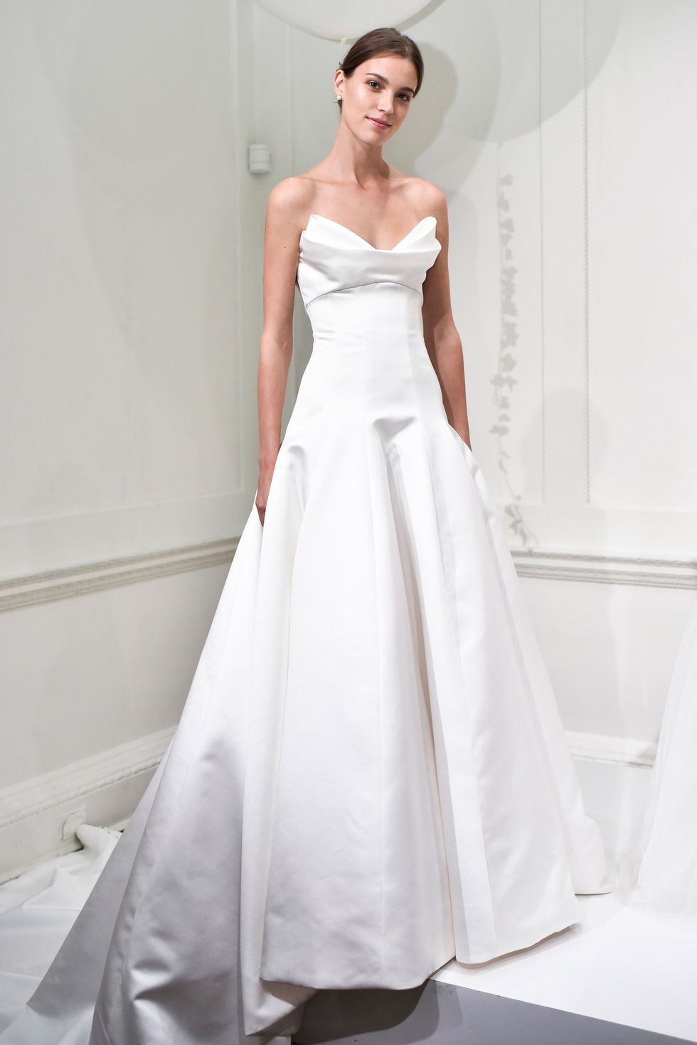 monique-lhuillier-kingsley-new-wedding-dress-save-15-stillwhite