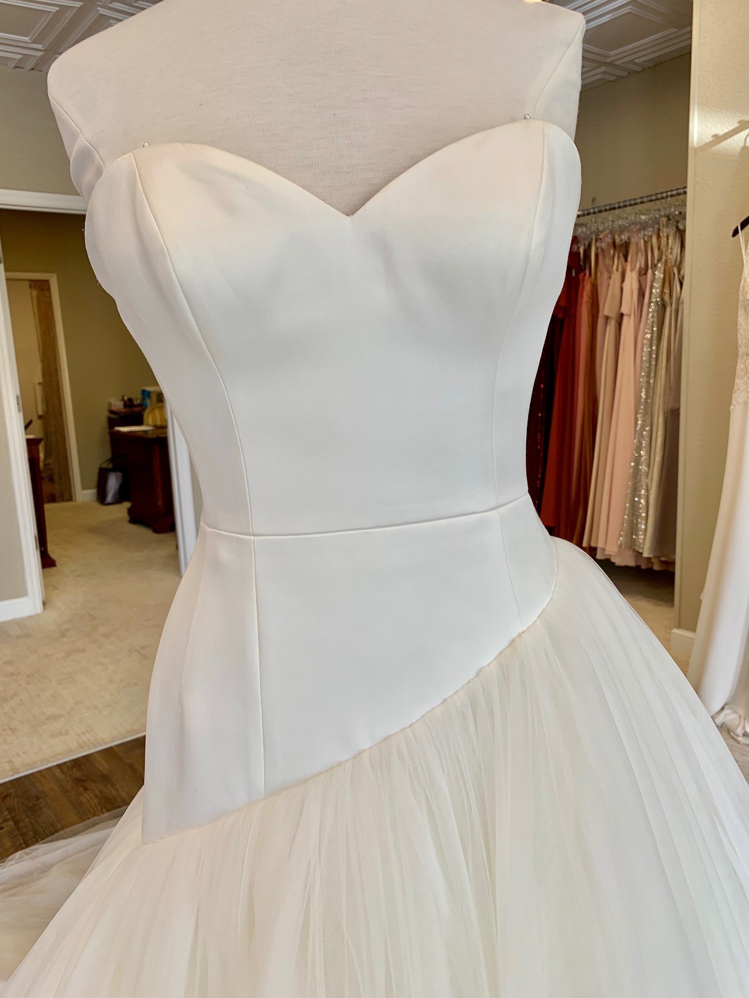Viktor Rolf Diagonal Cut Tulle Gown Used Wedding Dress Save 50 Stillwhite