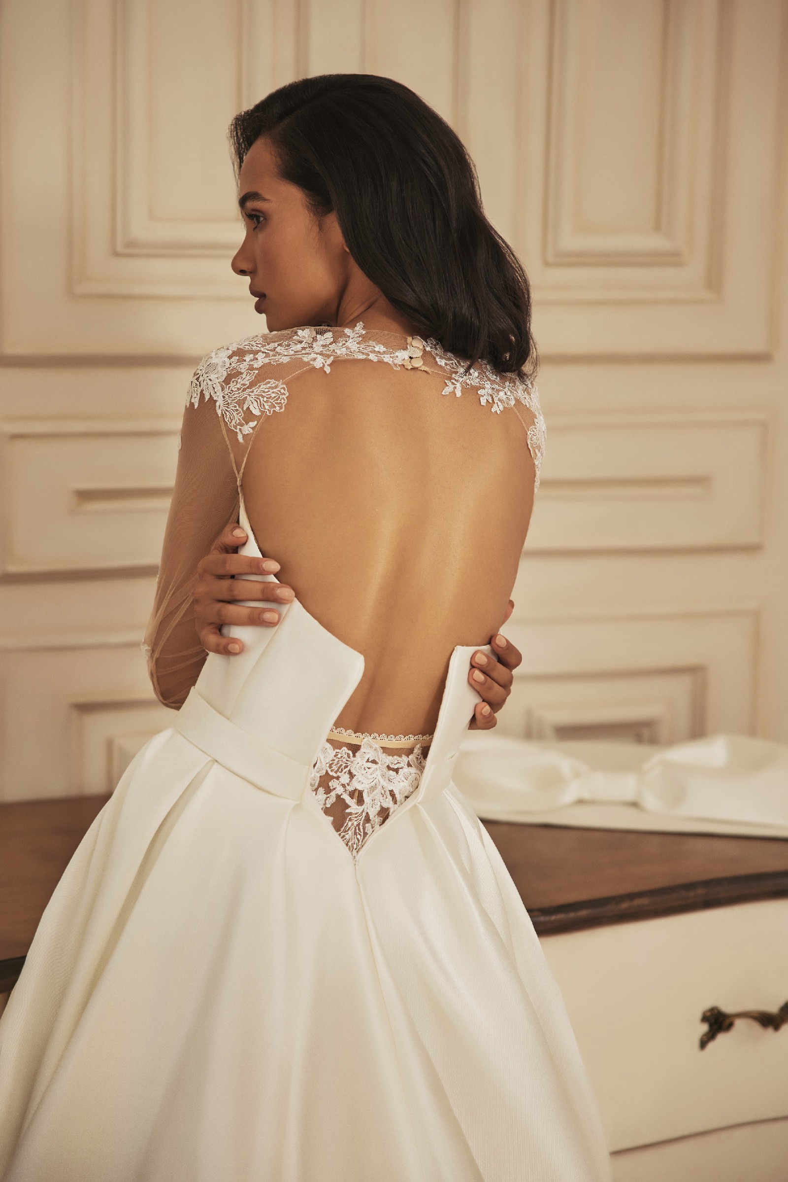 Victoria Soprano, Ara Sample Wedding Dress - Stillwhite