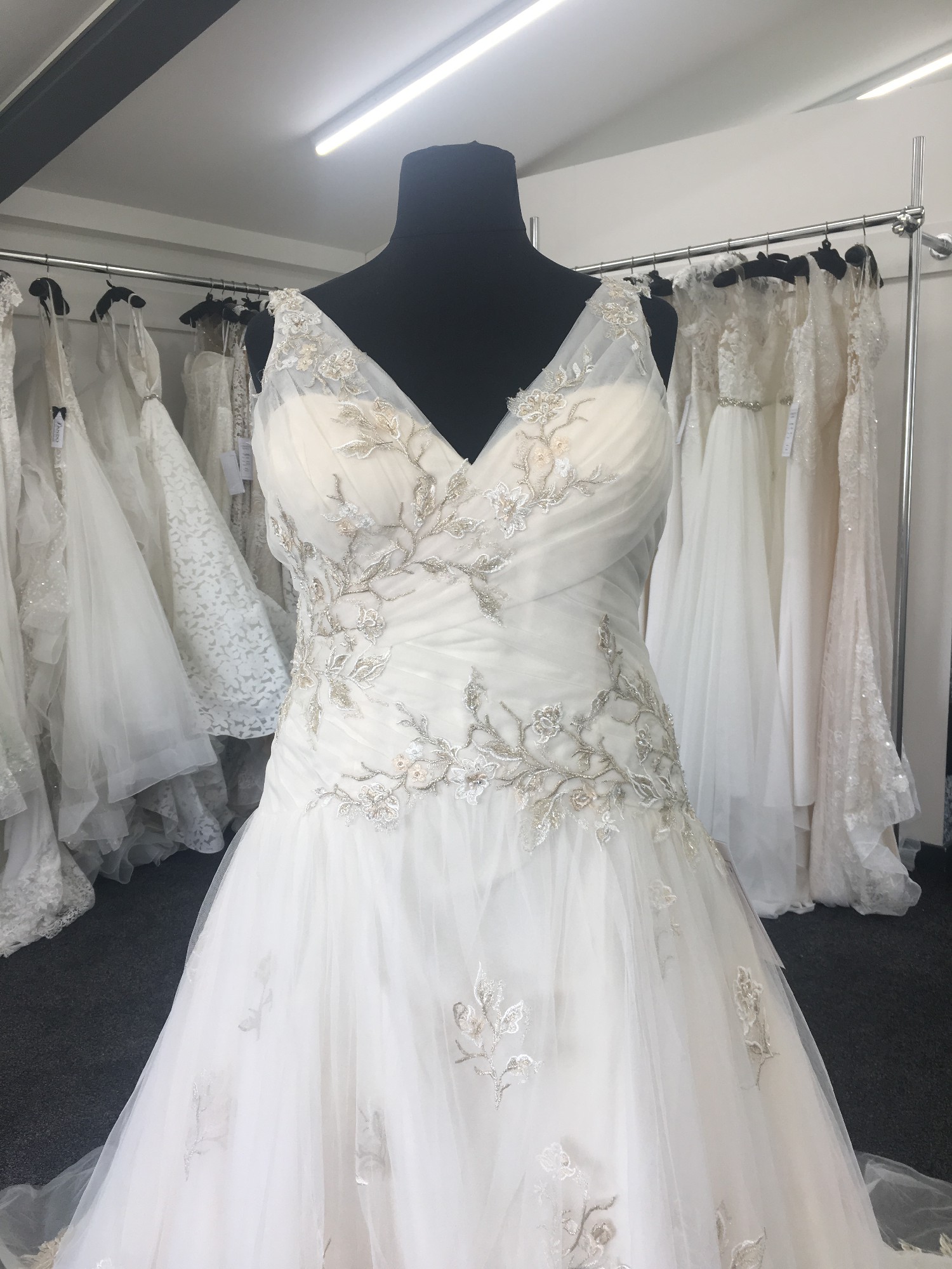 Confetti And Lace Sample Wedding Dress Save 87 Stillwhite 6963