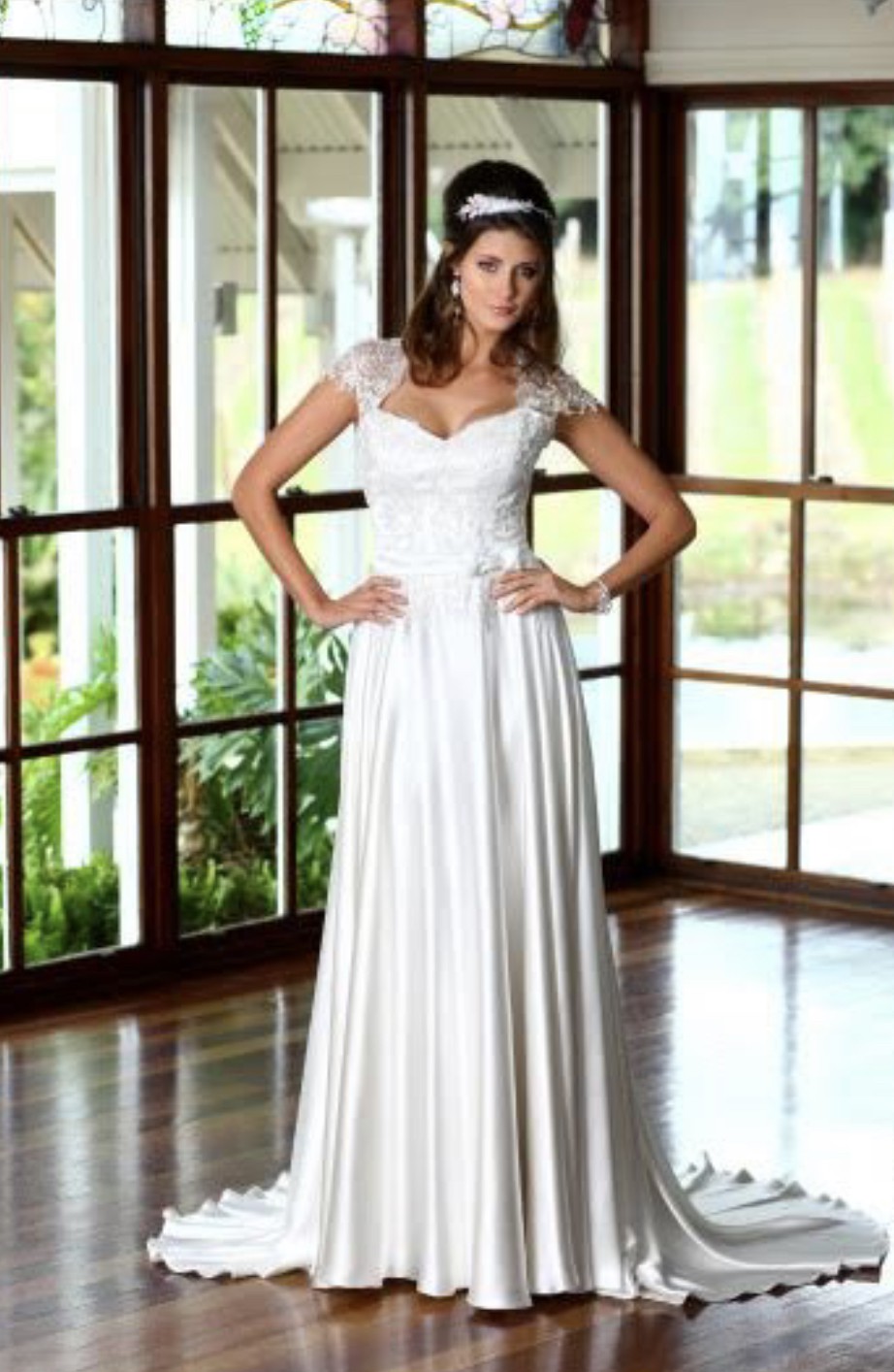 Elizabeth De Varga Geneva Preowned Wedding Dress Save 89% - Stillwhite