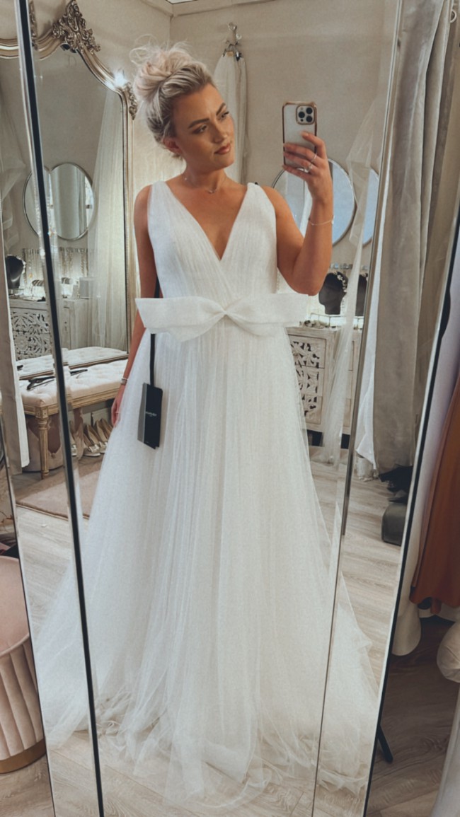 vera-wang-sample-wedding-dress-save-60-stillwhite