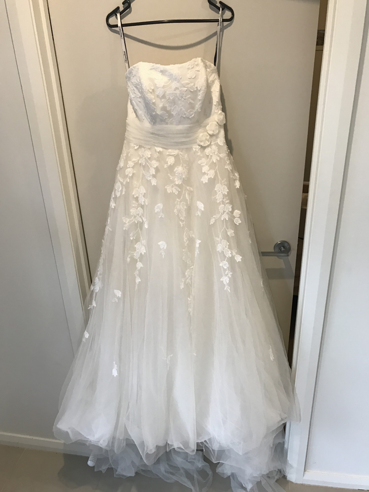  Henry  Roth  Harley Preloved Wedding  Dress  on Sale 