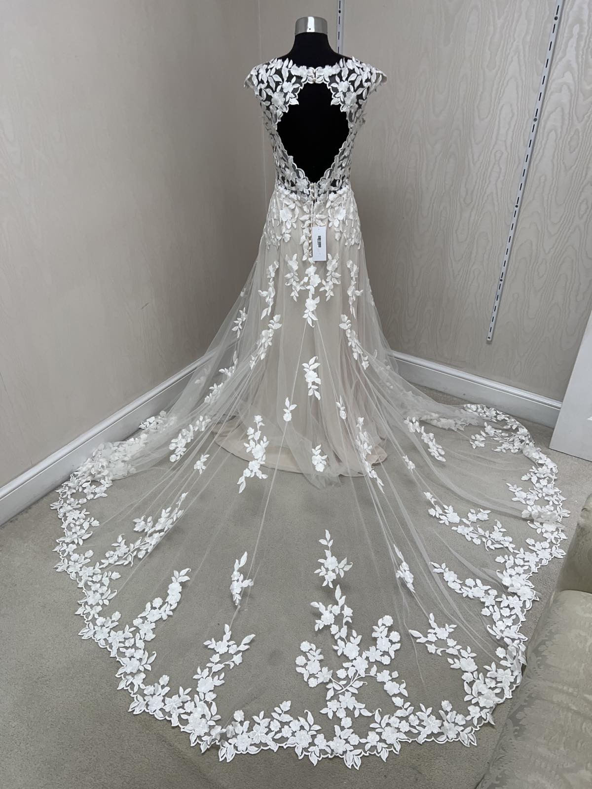 Allure Bridals 9814 Wedding Dress Size 14 New/UNALTERED