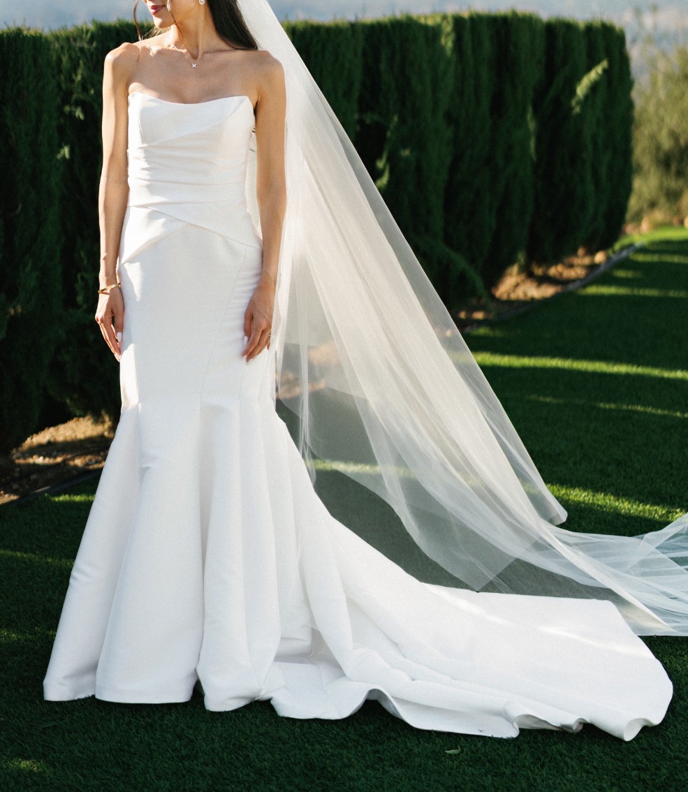 Vera Wang, Lucille Wedding Dress Save 33% - Stillwhite