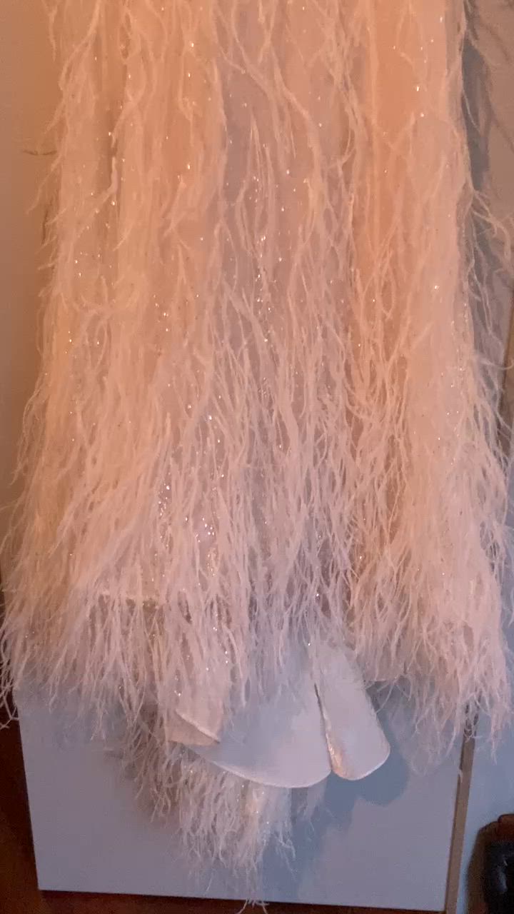 Love Honor Bridal, Plume