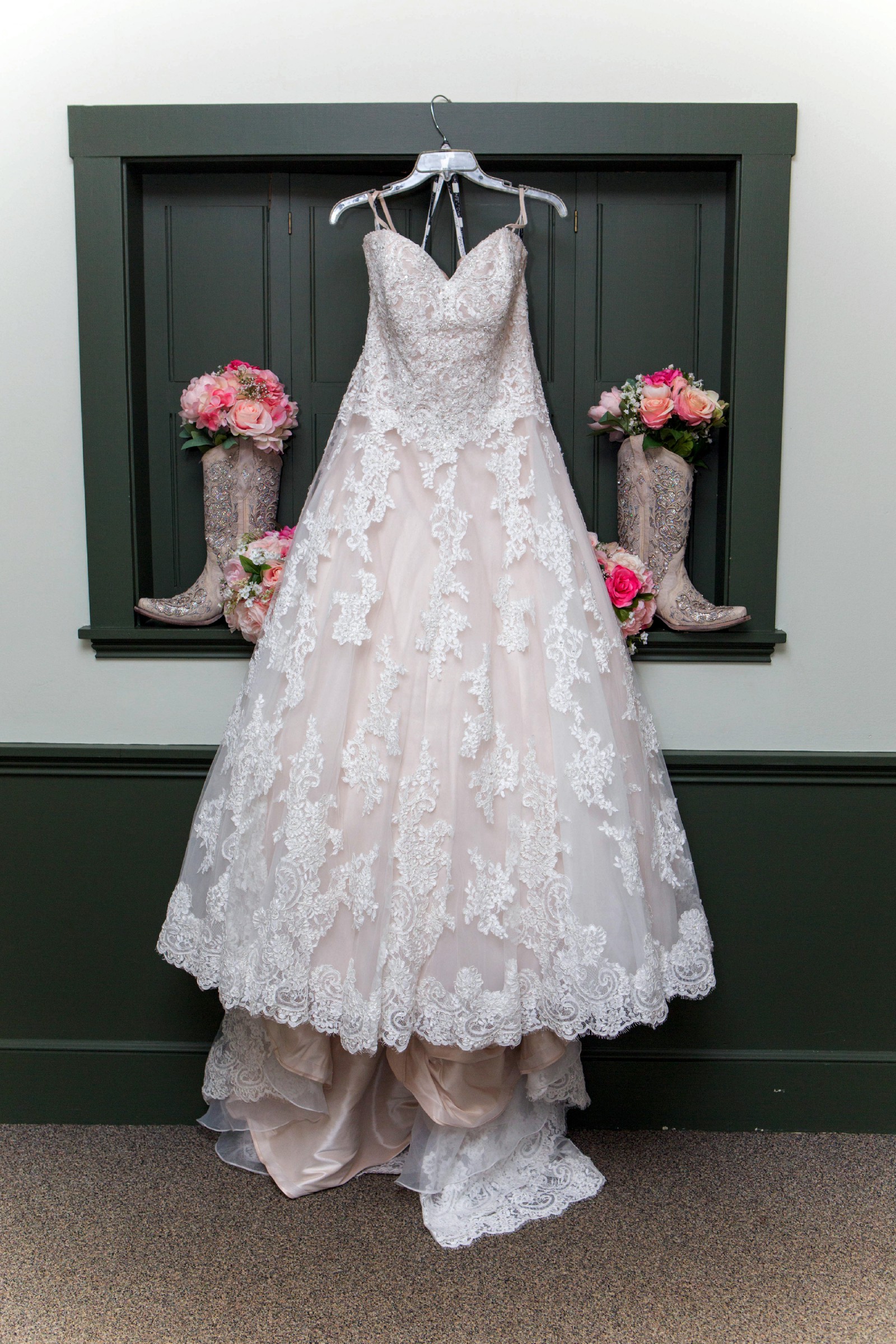  David  Tutera  Wyomia Second Hand Wedding  Dress  on Sale 69 