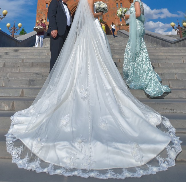 monique lhuillier kingsley