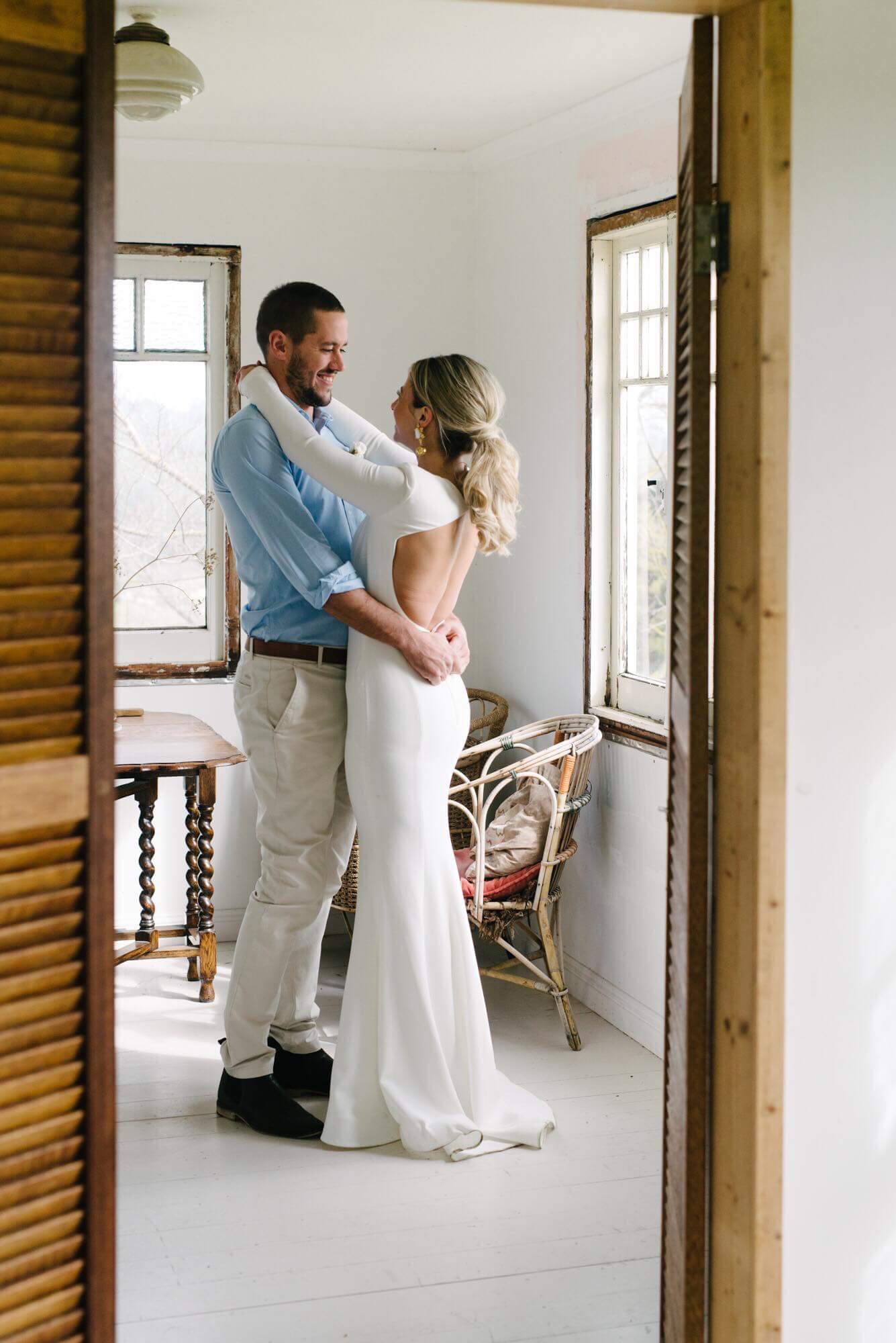 REBECCA VALLANCE 関税込BridalAliciaEmbellishedCrepeMidiDress Rebecca Vallance Preowned Wedding Dress Save 42% - Stillwhite