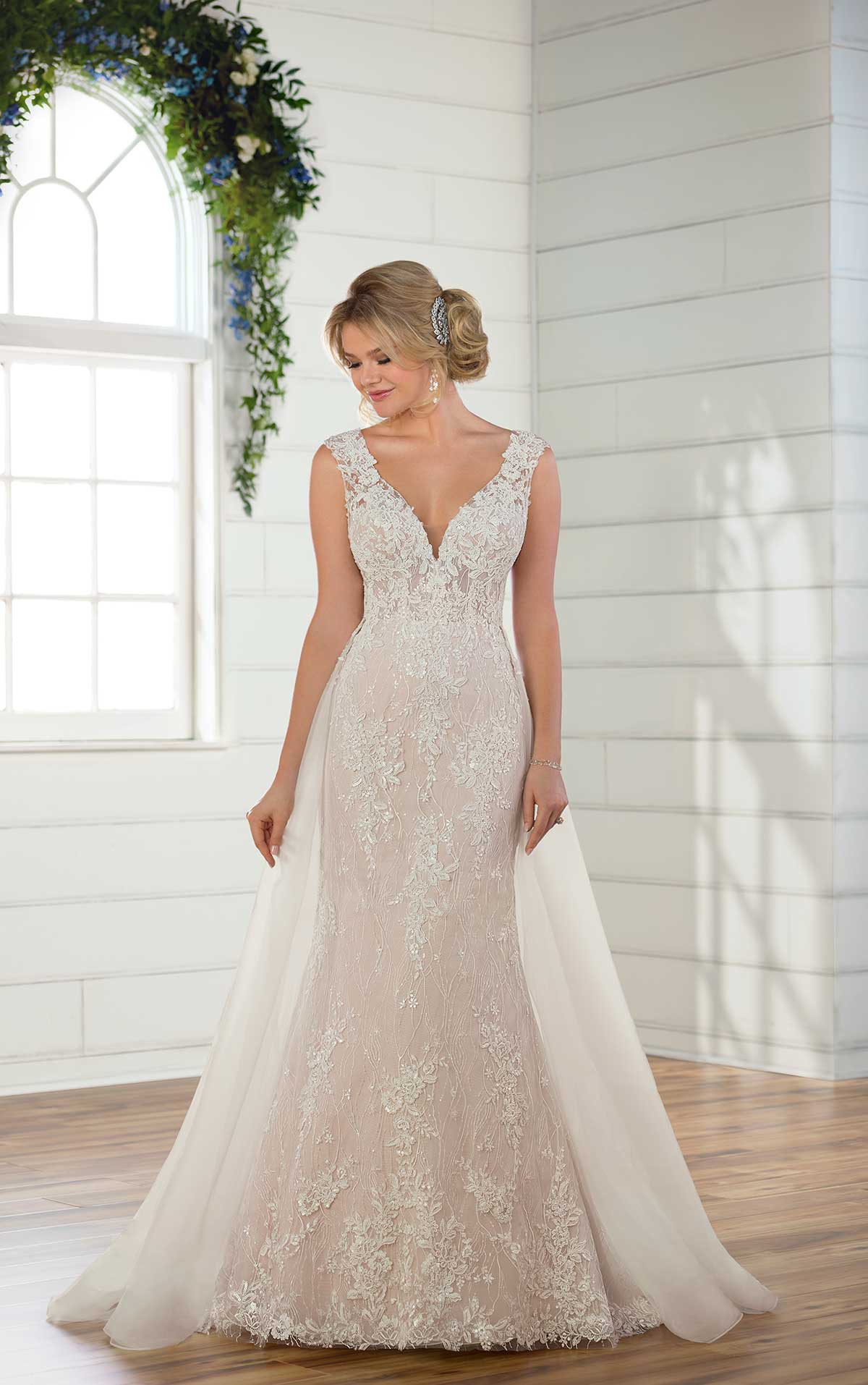 Essence of Australia Wedding Dresses, Fantastic Finds - SPARKLY  FIT-AND-FLARE LACE WEDDING DRESS WITH BEADED BACK DETAIL