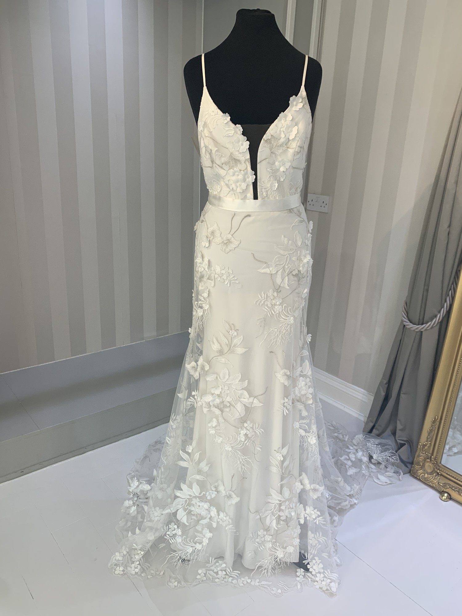 Savin London Flora Sample Wedding Dress Save 50% - Stillwhite