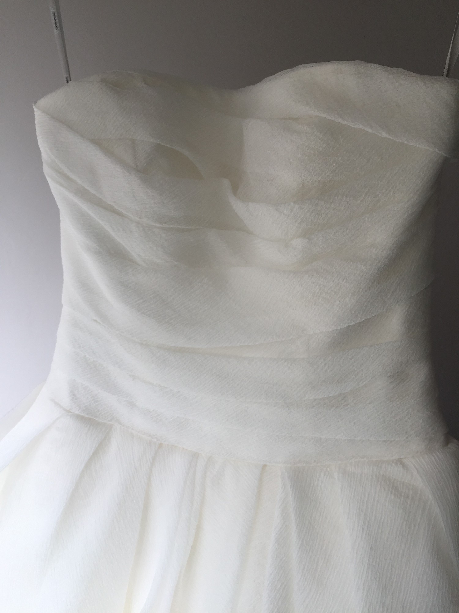 Vera Wang White, Textured Organza Preowned Wedding Dress Save 70% ...