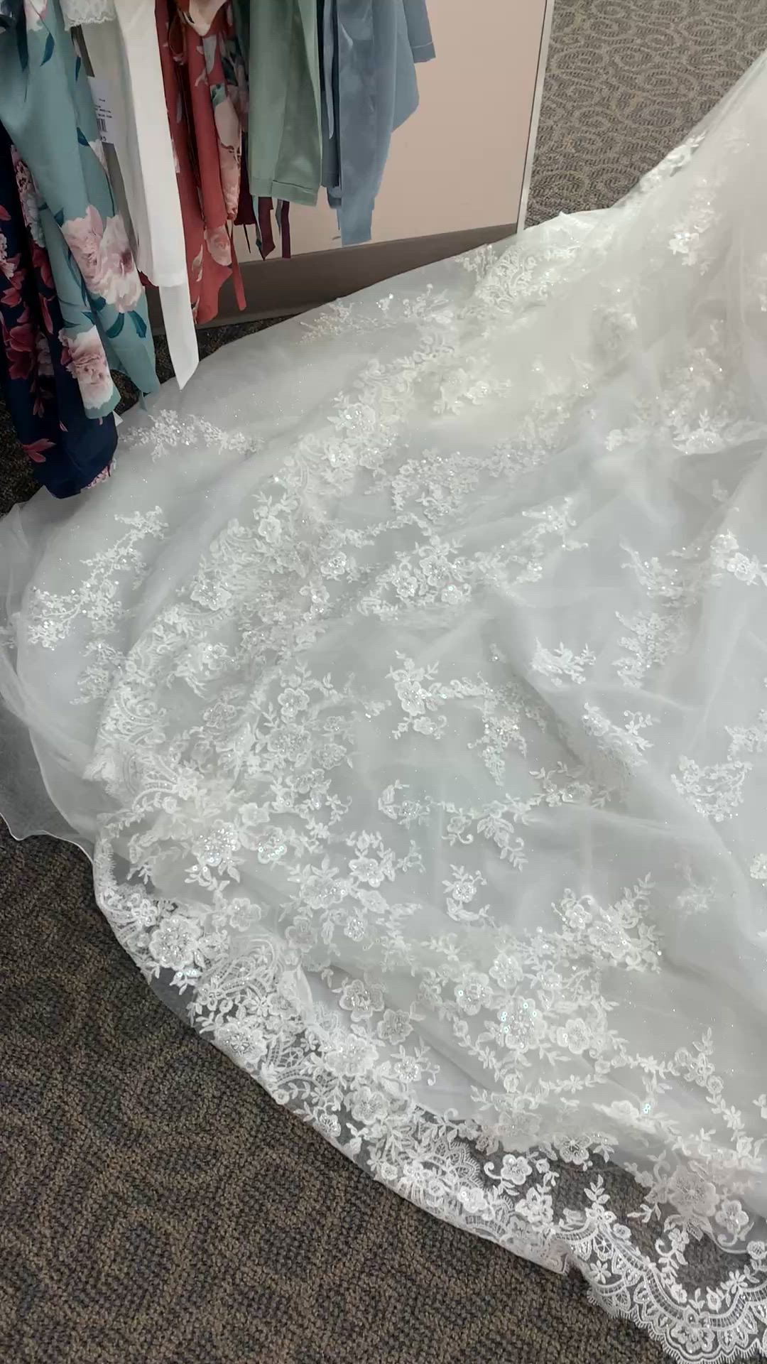 Oleg Cassini, CWG947