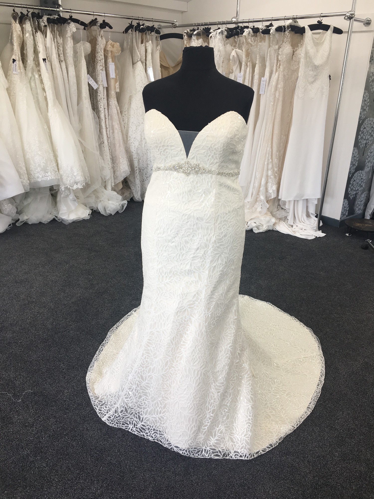 Confetti & Lace Sample Wedding Dress Save 80 Stillwhite