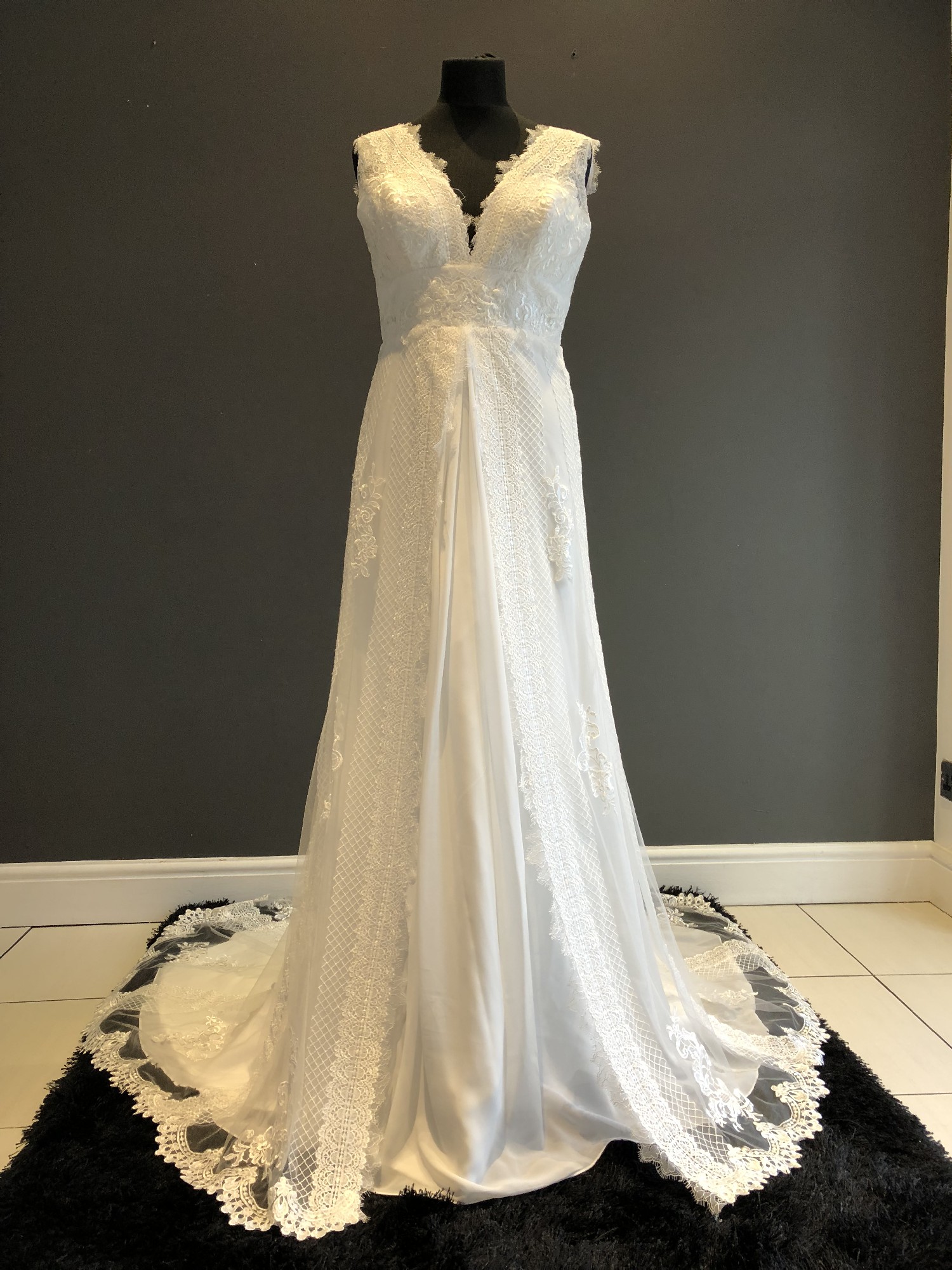Charlotte Balbier Alora New Wedding Dress Save 75% - Stillwhite