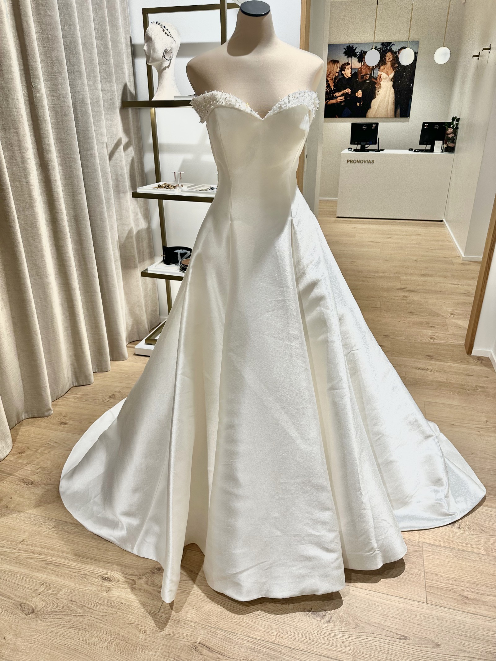 Pronovias Rea New Wedding Dress Save 37% - Stillwhite