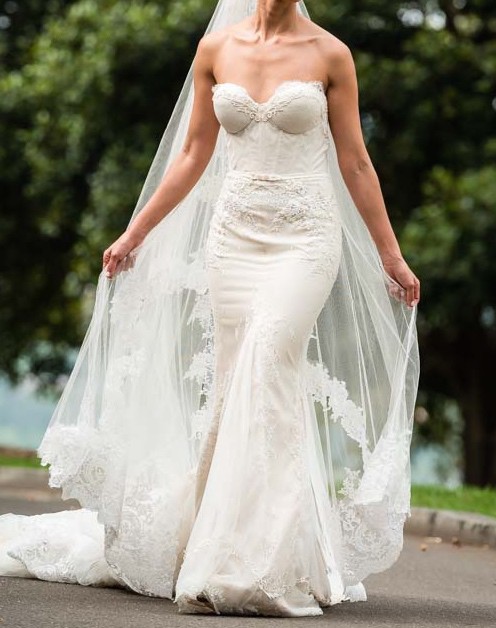 inbal dror still white