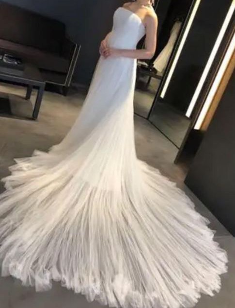 Vera Wang, Virginie Sample Wedding Dress Save 71% - Stillwhite