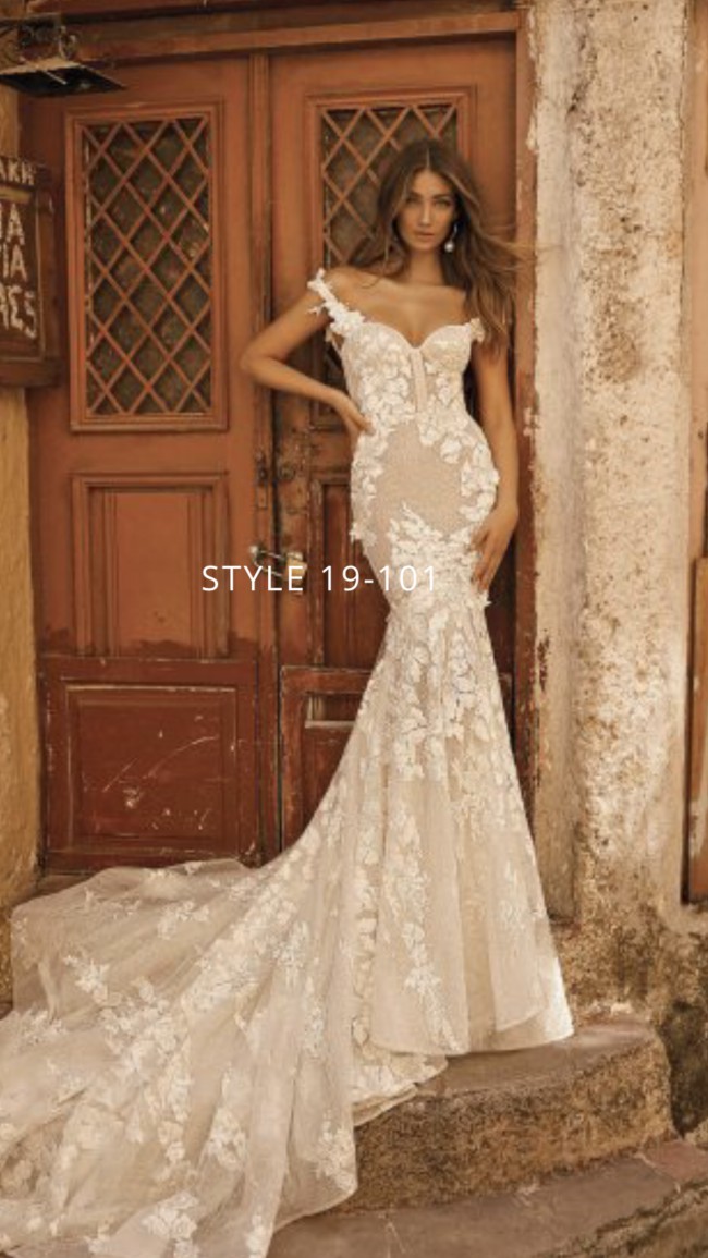 Berta Style 19-101 Preloved Wedding Dress Save 44% - Stillwhite