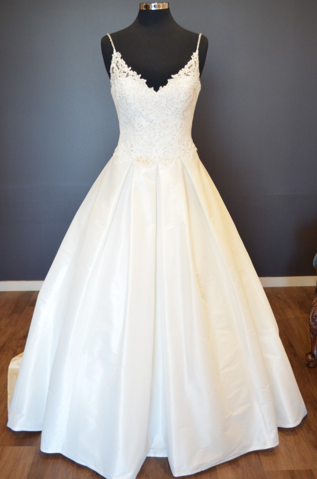 Peter Trends LV5311 Sample Wedding Dress Save 40 Stillwhite