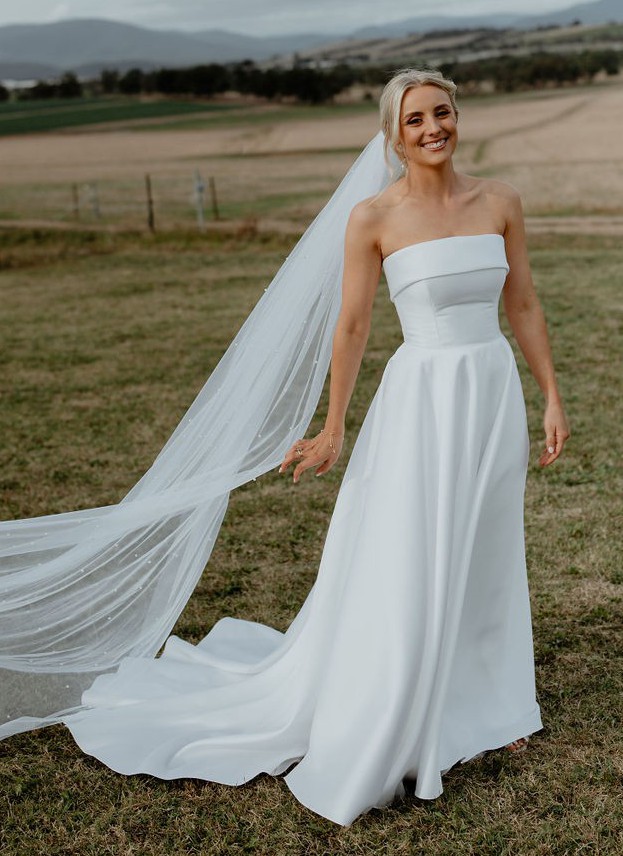 Mariana Hardwick, Camillia Wedding Dress Save 38% - Stillwhite Mariana Hardwick, Camillia Wedding Dress Save 38% - Stillwhite
