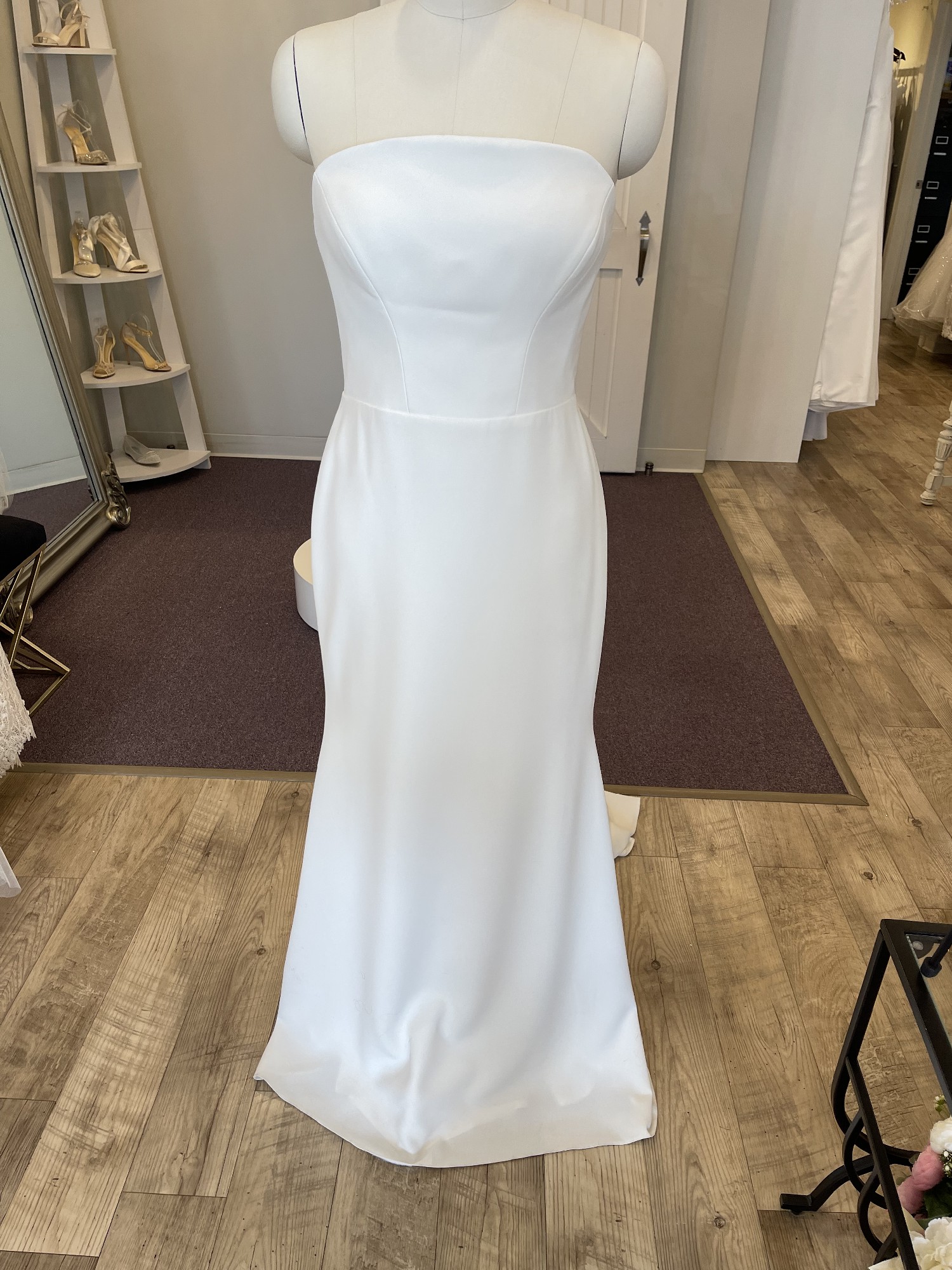 Lis Simon, Novelle Bridal Shop