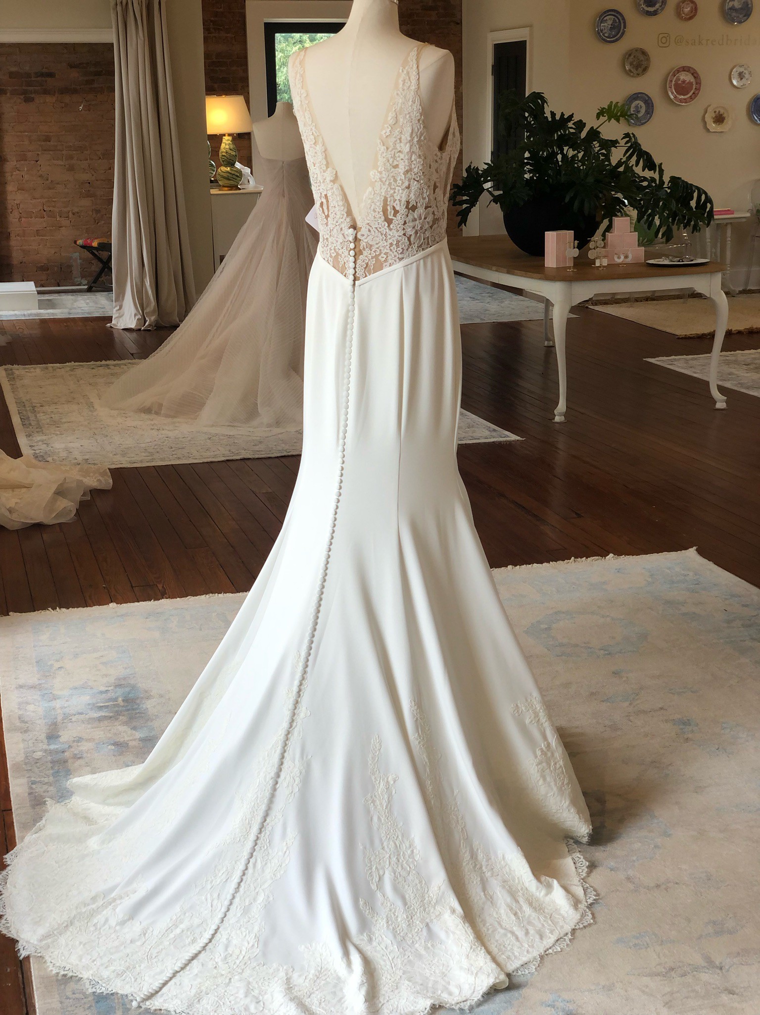 Kelly Faetanini Cher - Nude with Lace Sample Wedding Dress Save 71% -  Stillwhite