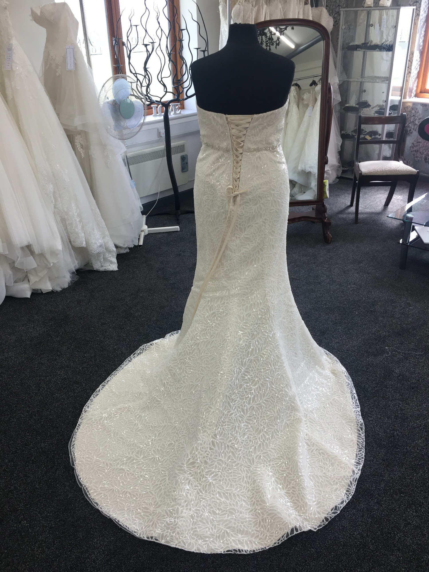 Confetti & Lace Sample Wedding Dress Save 80 Stillwhite