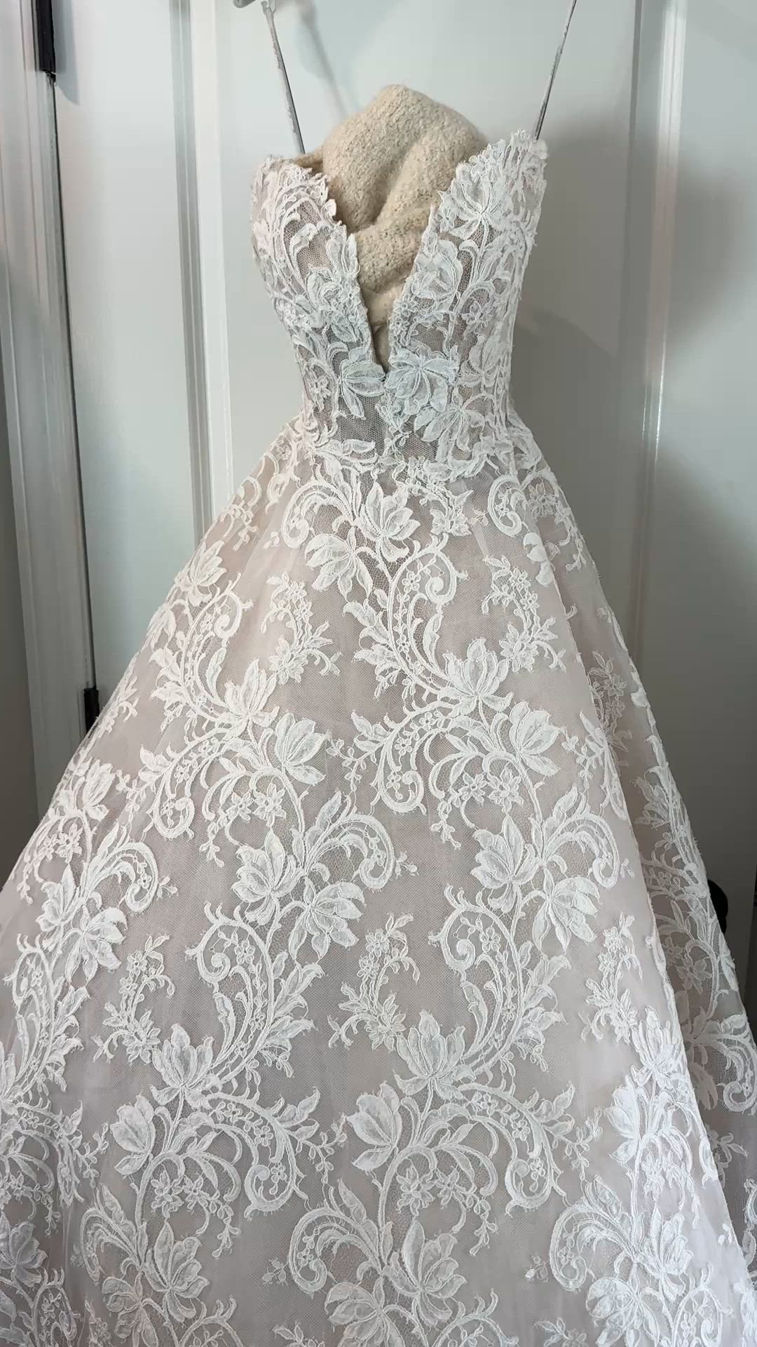 Monique Lhuillier, Emilia