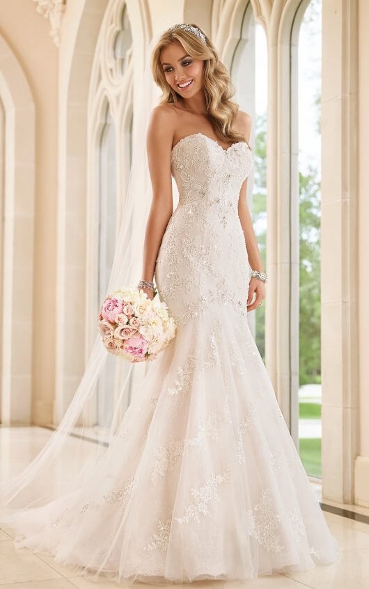 stella york sweetheart neckline