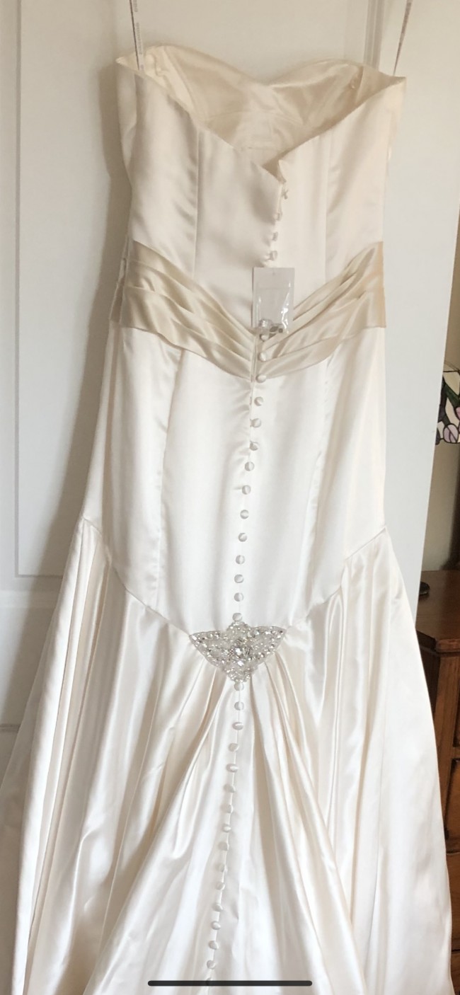 Essense of Australia D1098 New Wedding Dress Save 88% - Stillwhite